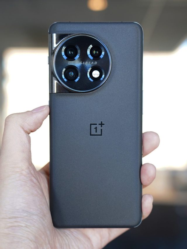 OnePlus 11 is Finally here. Take a look. Awesome specs.